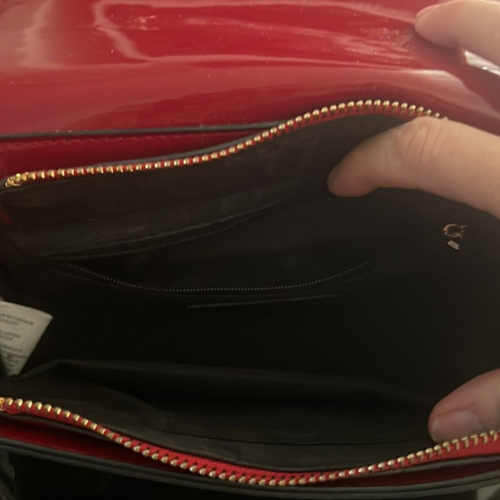 Like New beautiful vegan red pattern crossbody bag - Picture 2 of 11